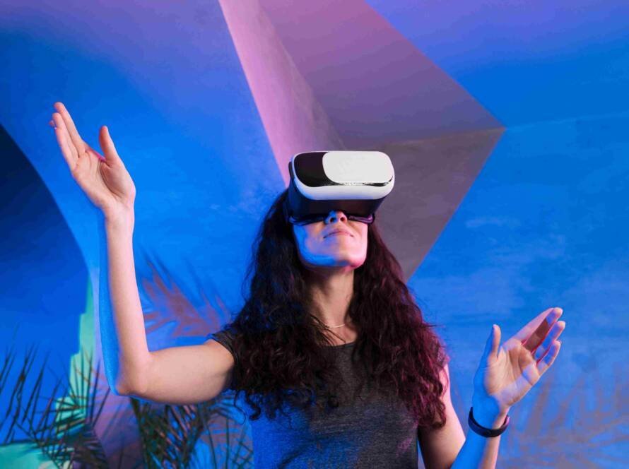 woman-using-virtual-reality-headset_11zon